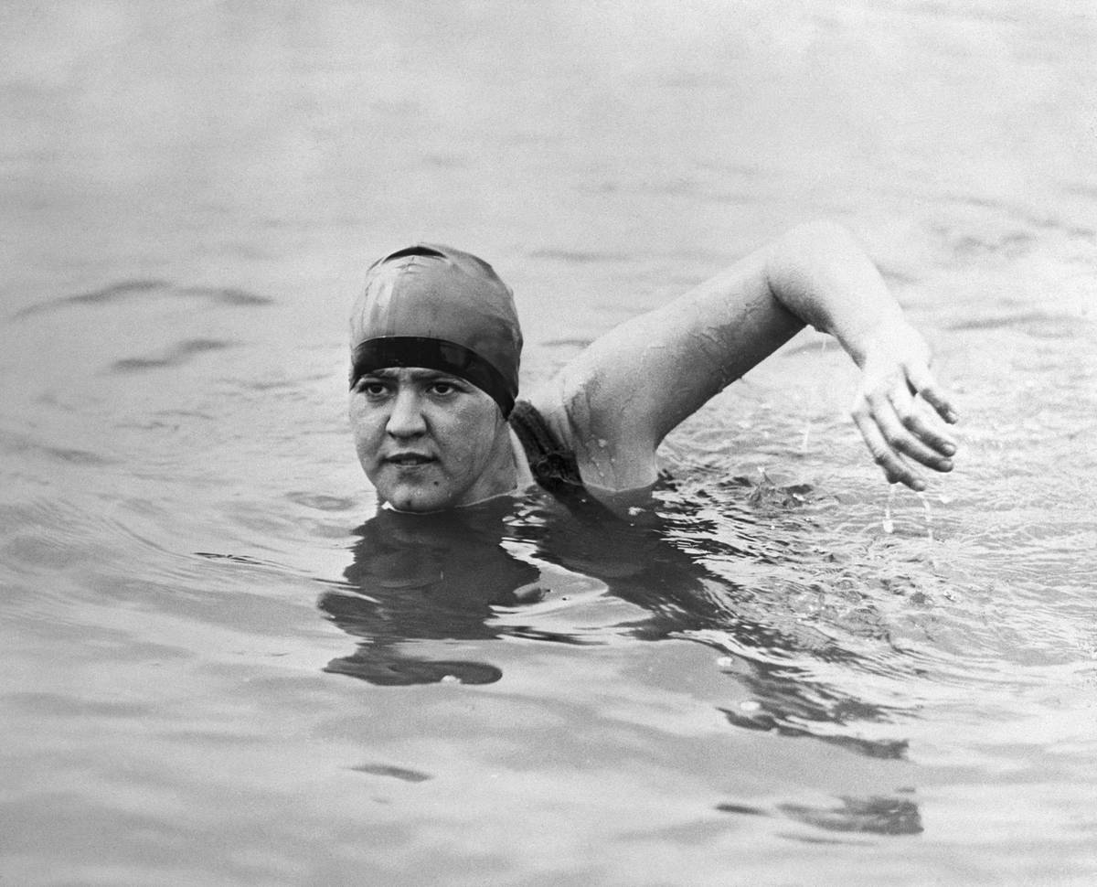 Gertrude Ederle swimming.