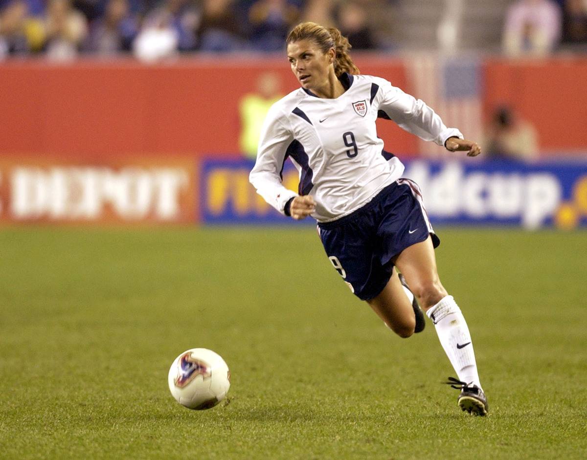 Mia Hamm plays at the 2003 World Cup quarterfinals.