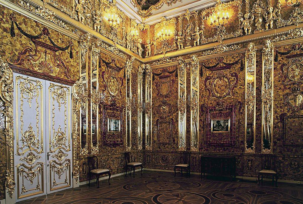 inside the amber room