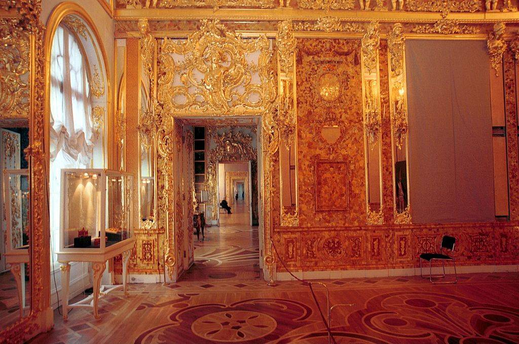 inside the amber room