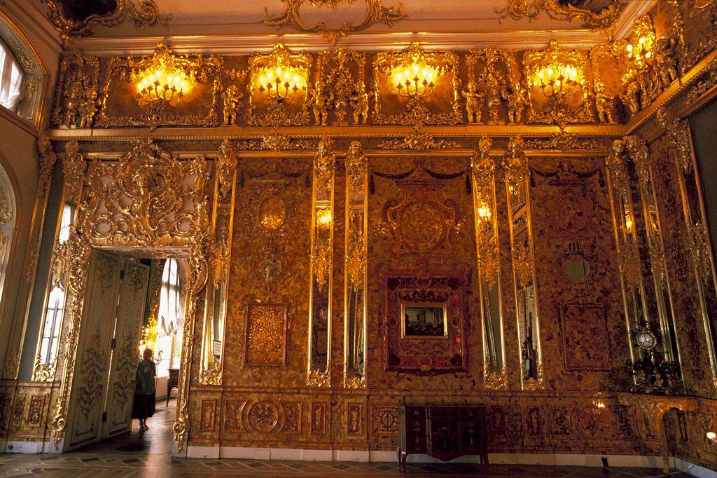 inside the amber room