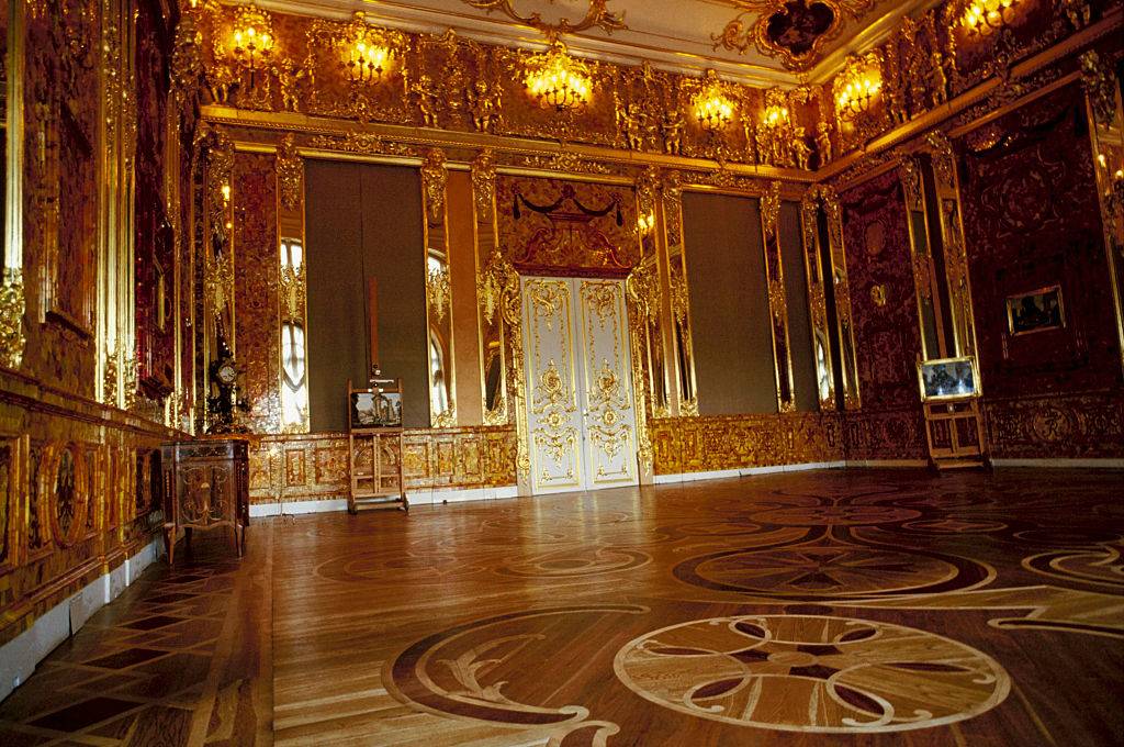 inside the amber room