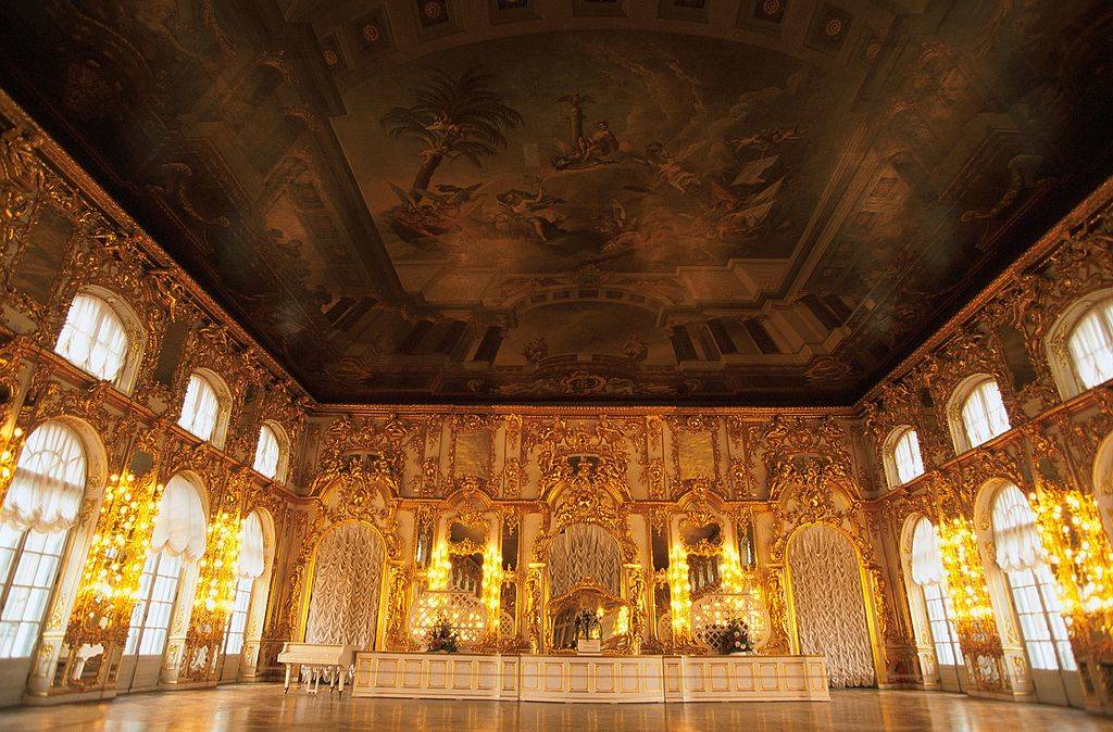 Reconstruction Of The Amber Room Of The Zarkosje Selo Palace