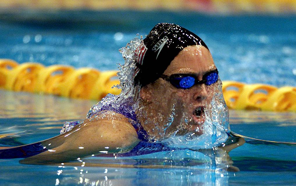 Trischa Zorn swims at the 2000 Paralympic Games.