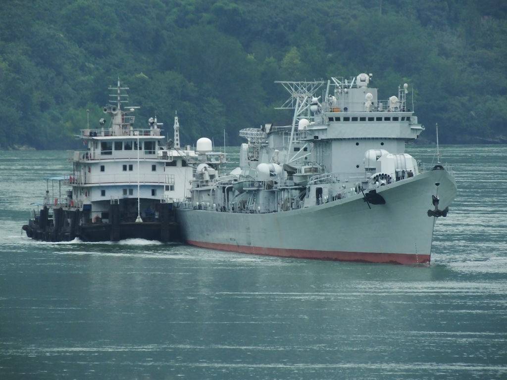 A tugboat pushes a ship in the ocean