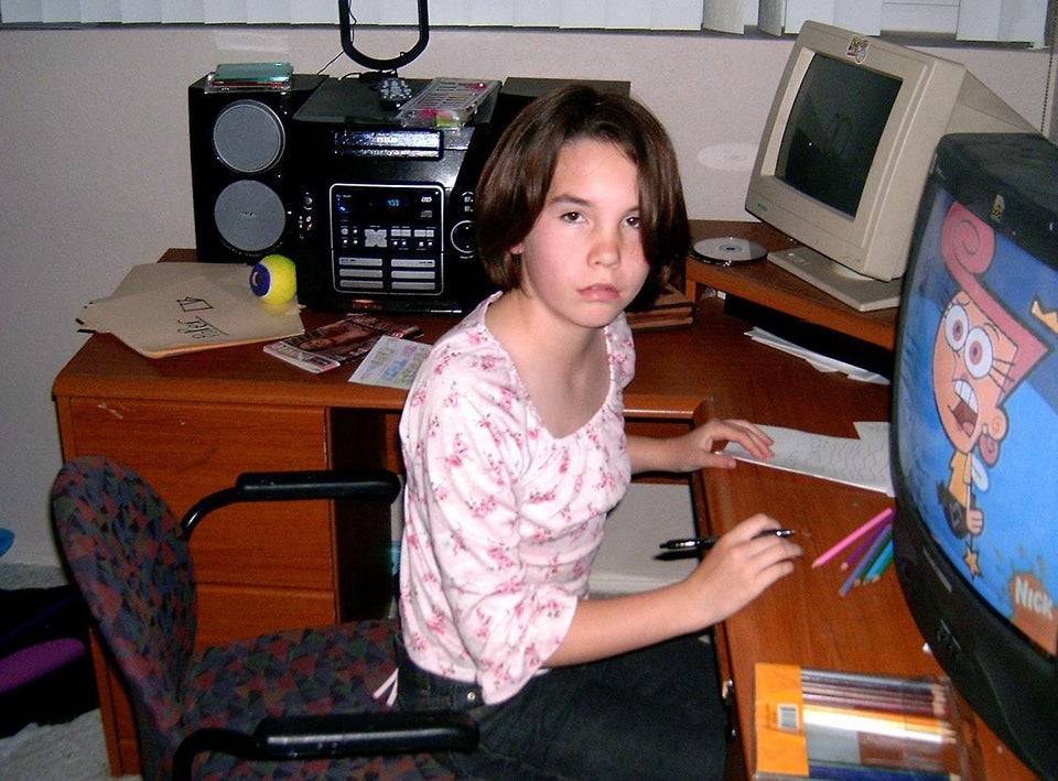 watching tv too close at computer desk