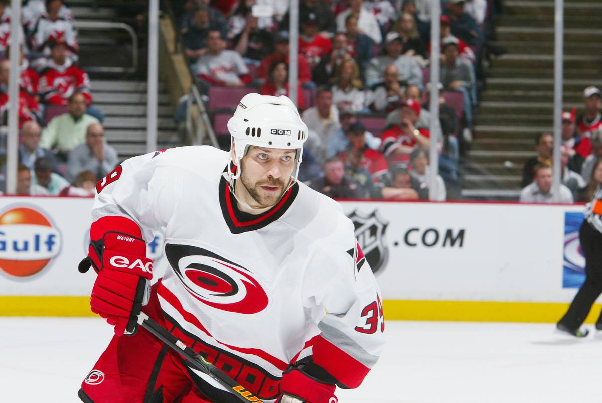Doug Weight skates during a 2006 hockey match.