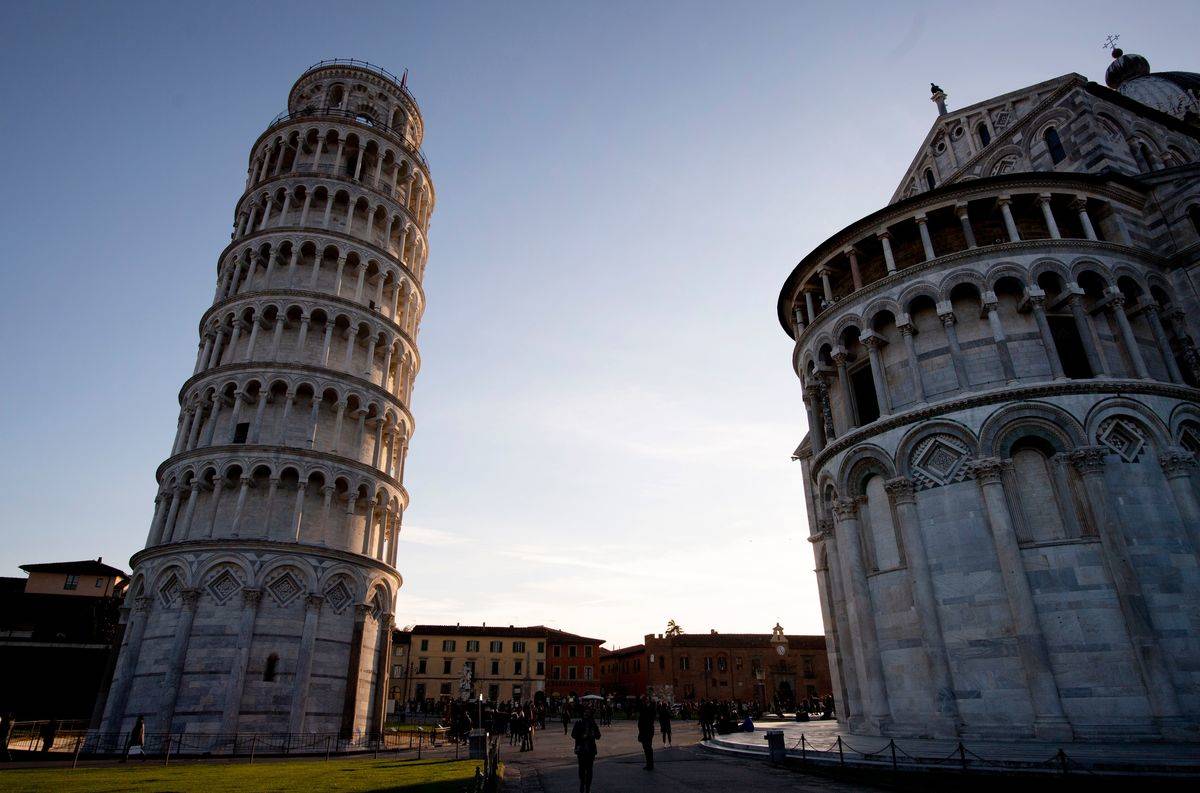 A photo shows the Leaning Tower of Pisa.