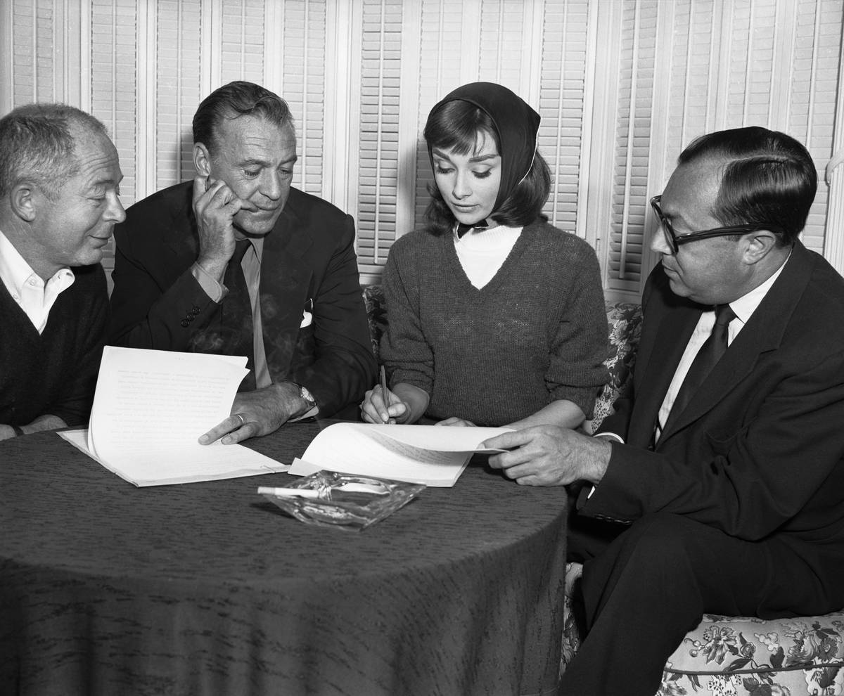 Audrey Hepburn an Gary Cooper Signing Contract