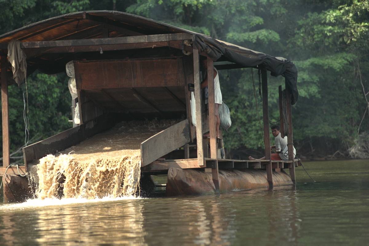 gold-dredge