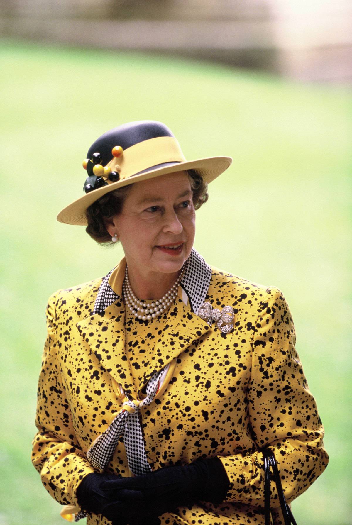 queen-elizabeth-ii-1988