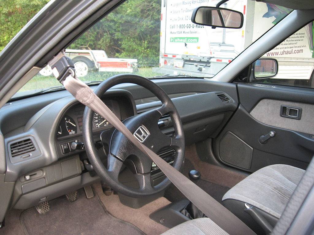 1024px-1990_Honda_Civic_DX_interior