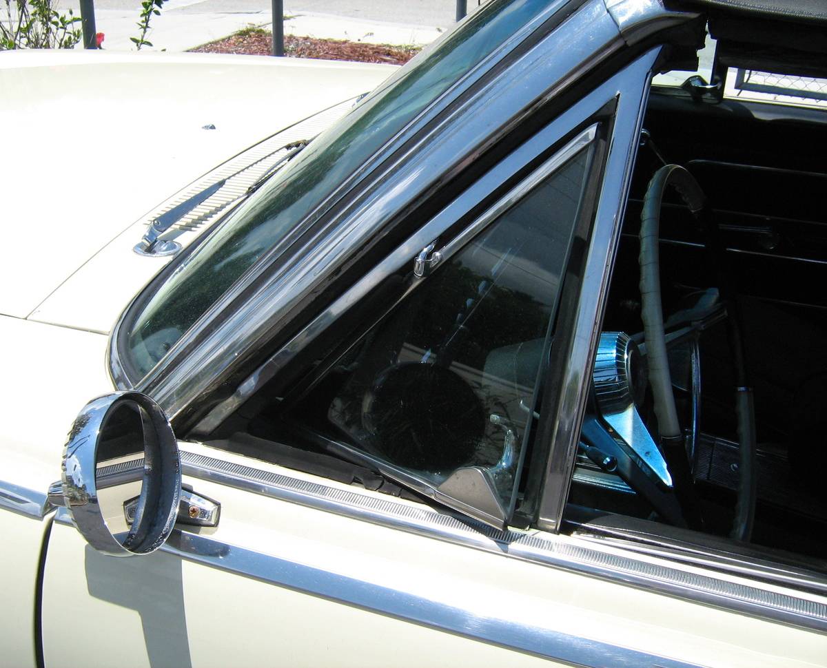 1965_AMC_Ambassador_detail_of_vent_window