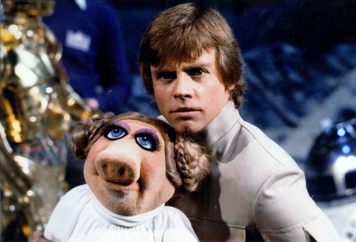 Mark Hamill and Miss Piggy on The Muppets Show