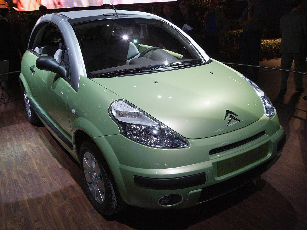 The Citroen C3 Pluriel is displayed 27 September 2