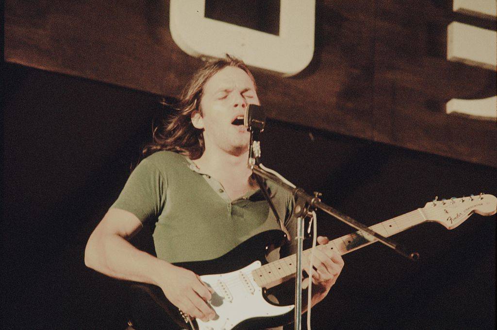 David Gilmour playing guitar in 1971