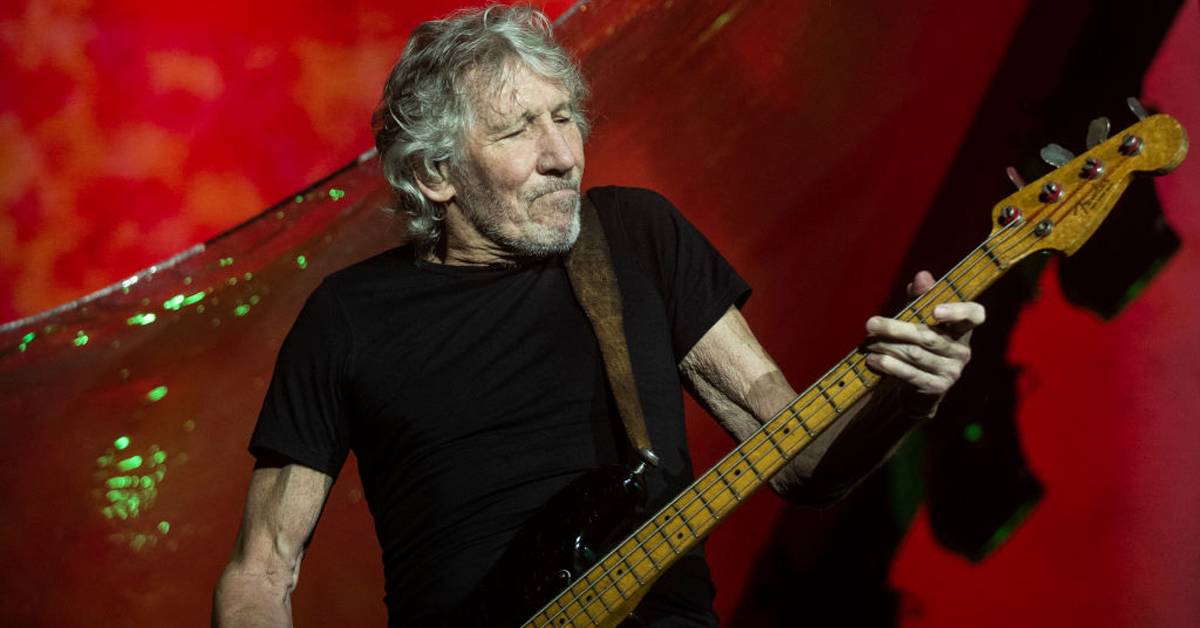 roger waters playing the bass