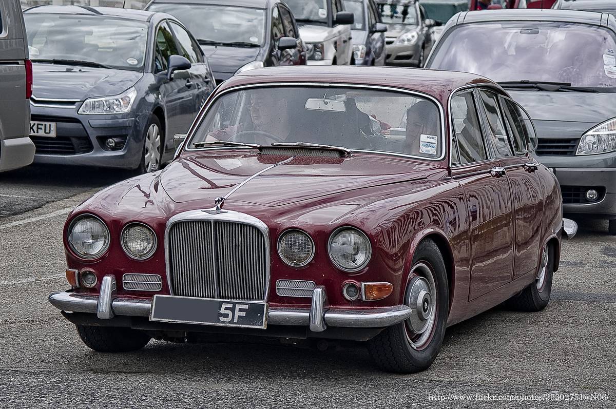 1968_Jaguar_420_(6420971801)