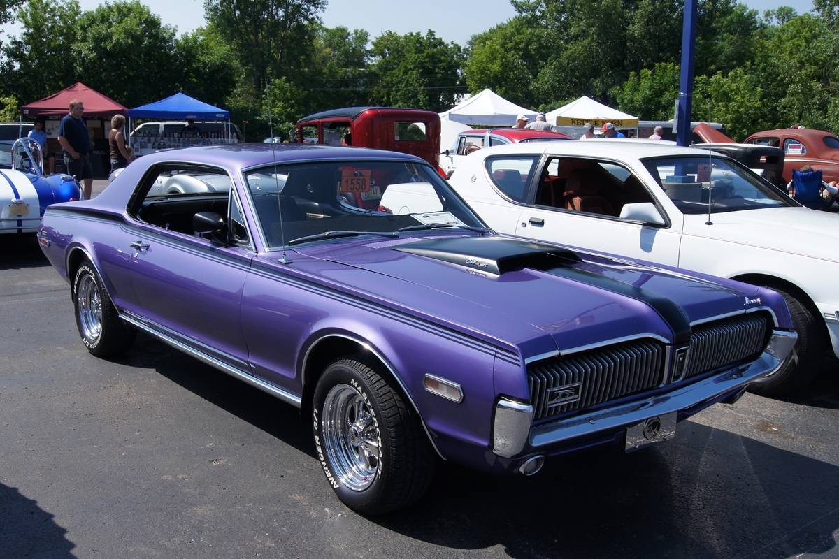1968_Mercury_Cougar_(14647836745)