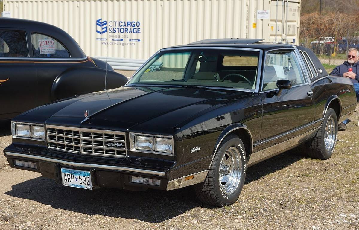 1983_Chevrolet_Monte_Carlo_black