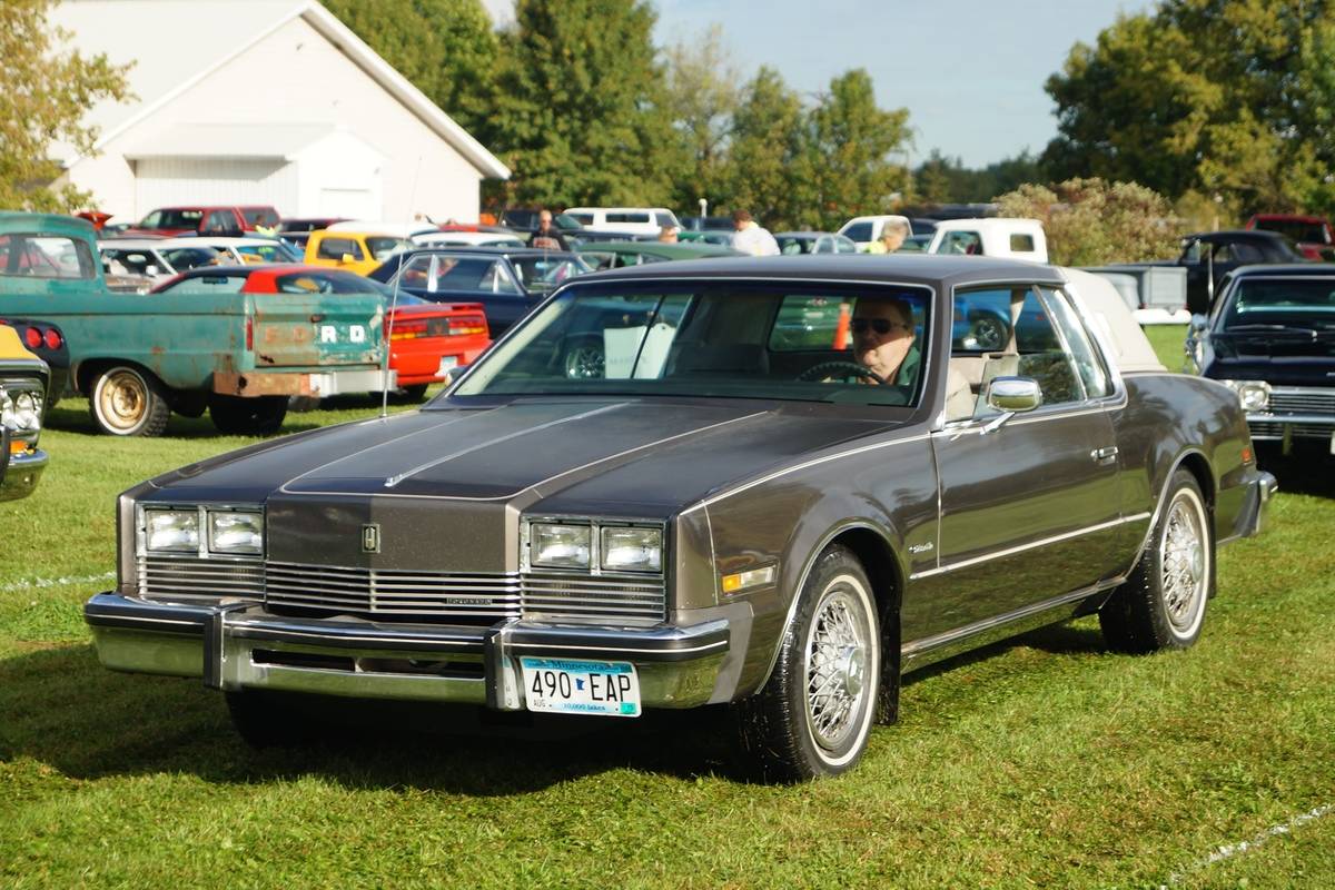 1983_Oldsmobile_Toronado_Brougham_(20963247124)