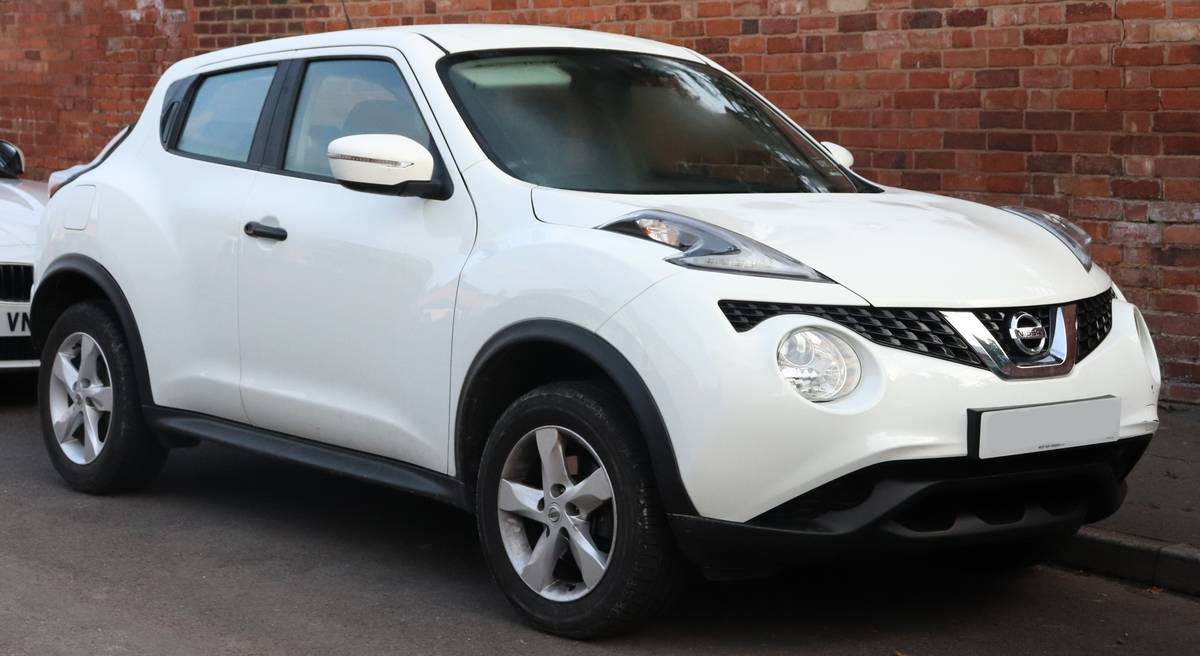 2017_Nissan_Juke_Visia_1.6_Front