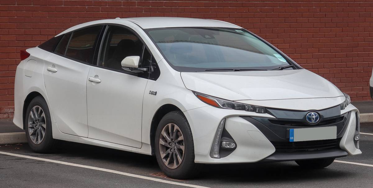 2019_Toyota_Prius_Business_Edition+_PHEV_1.8
