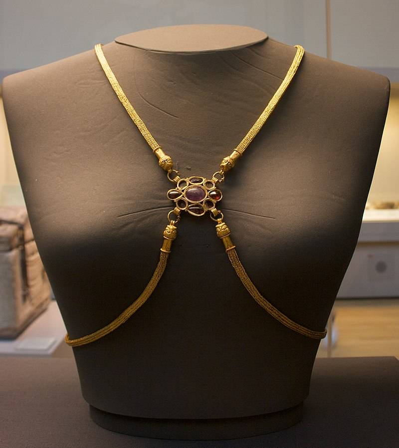 800px-Hoxne_Hoard_body_chain