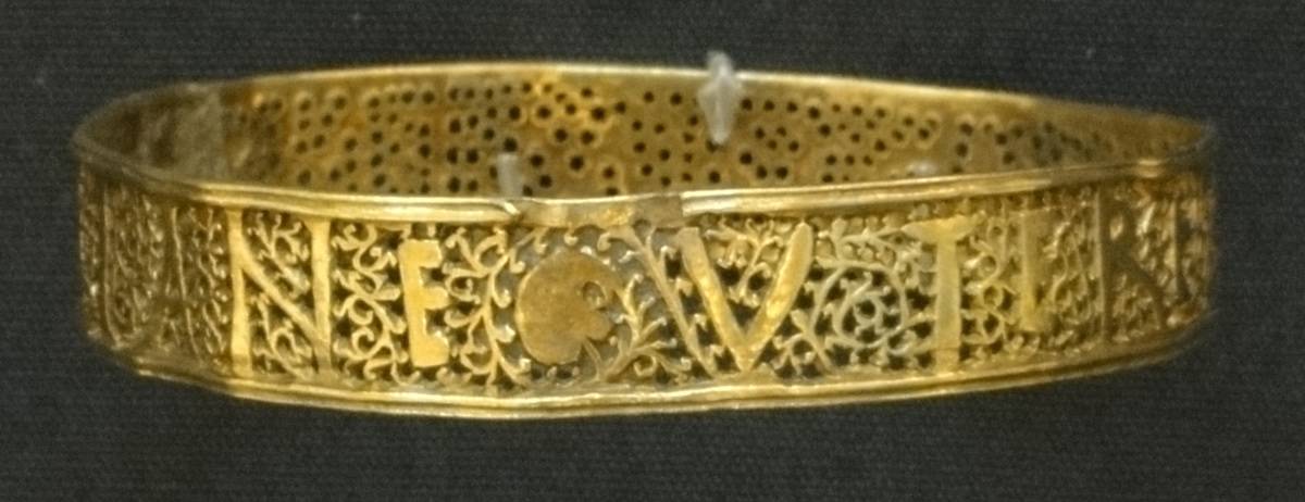 Hoxne_Hoard_Juliane_bracelet