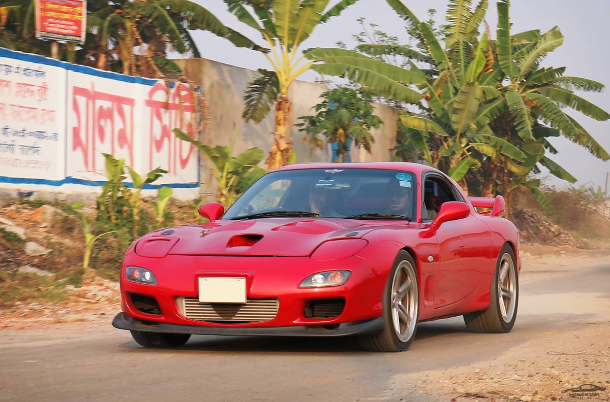 Mazda_RX-7_FD,_Bangladesh._(26934241758)
