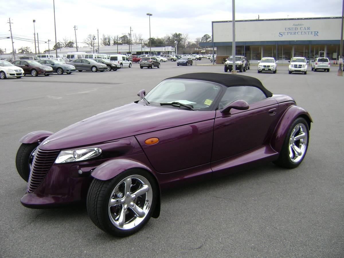 Purple_Plymouth_Prowler_97_(NE_corner)