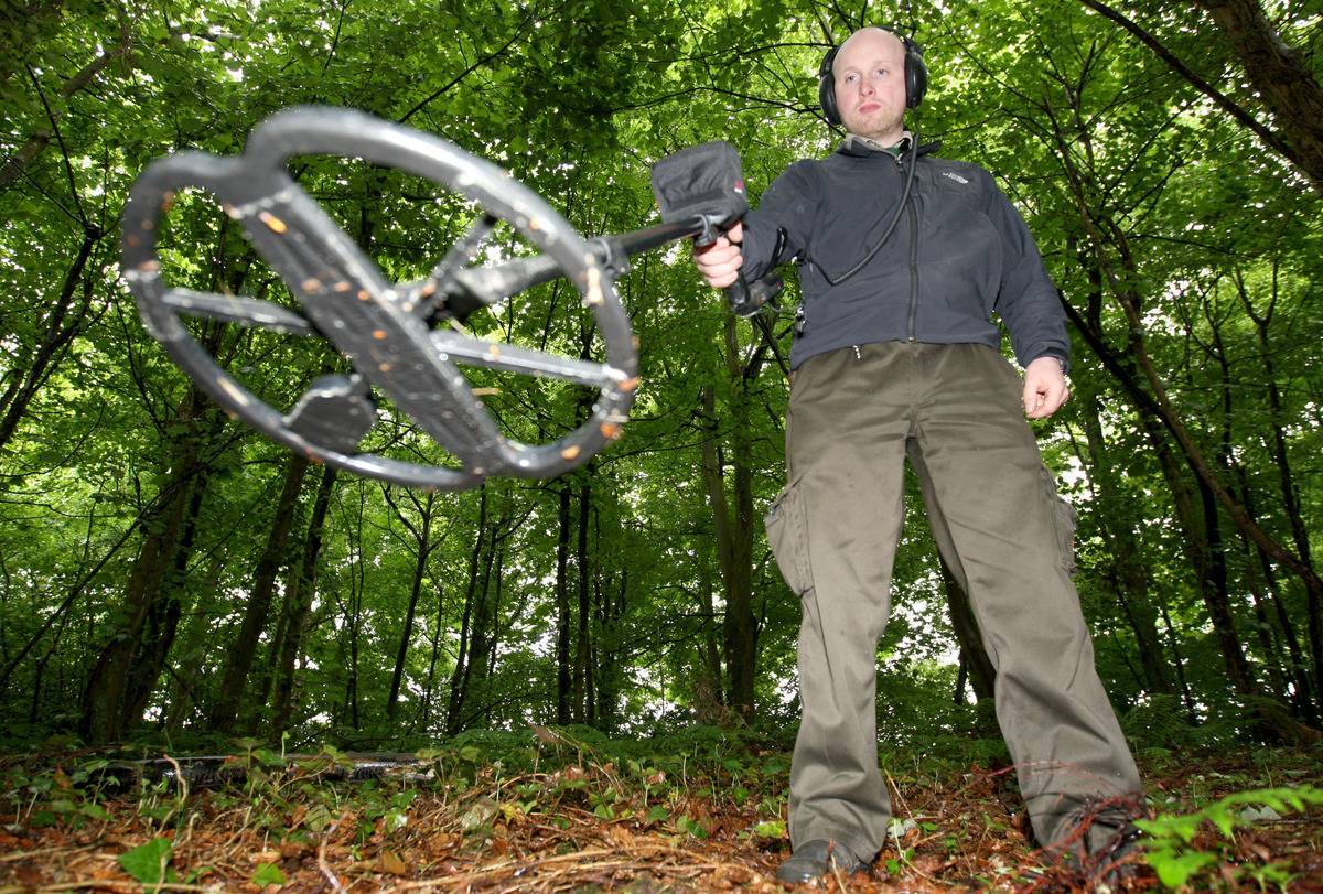 metal-detector-close-up-70841