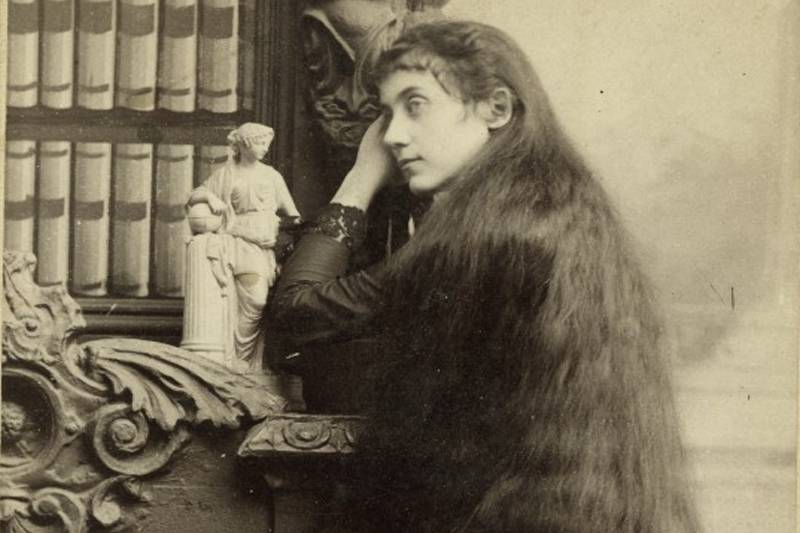 grace sutherland posing for a photo with long hair