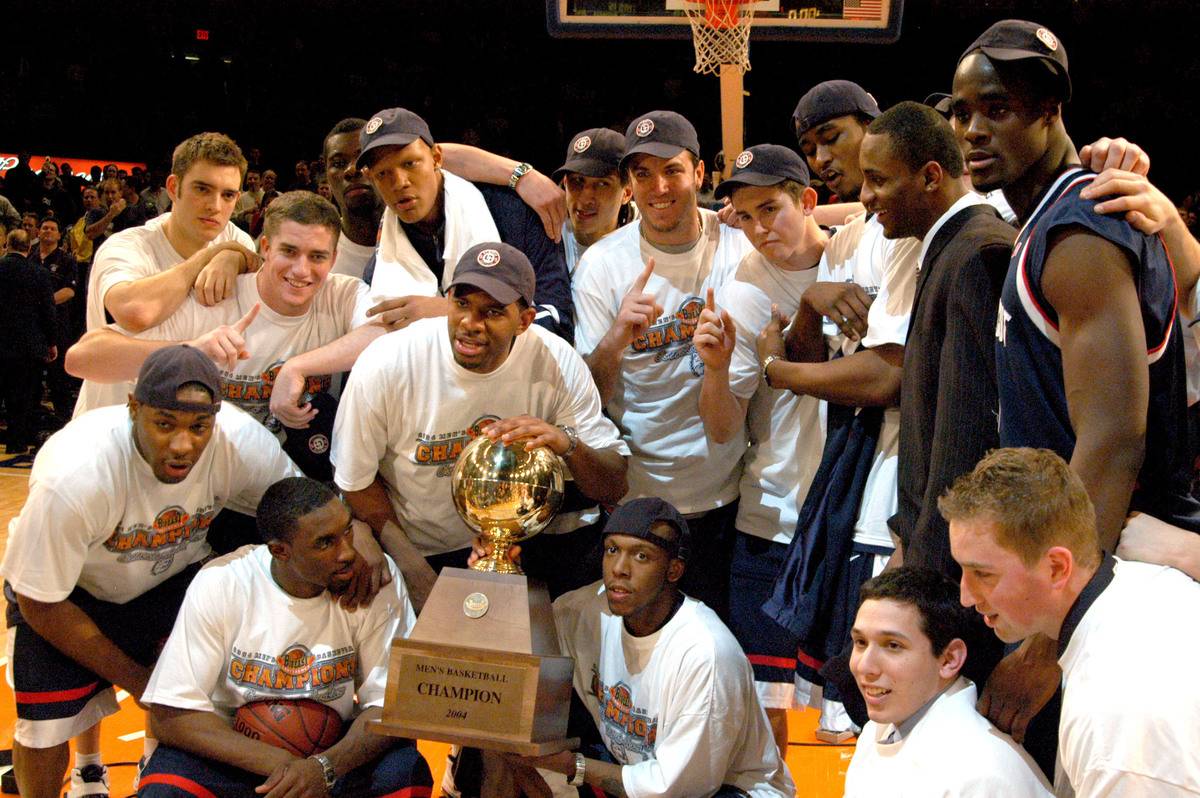 uconn basketball celebrating