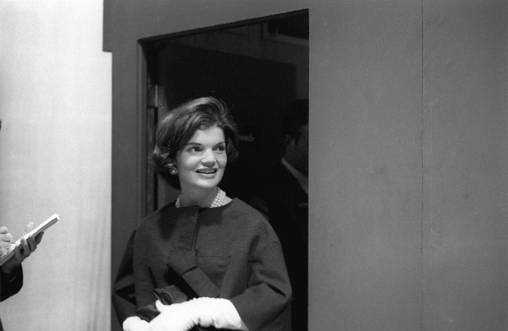 jackie kennedy in black and white photo from 1960