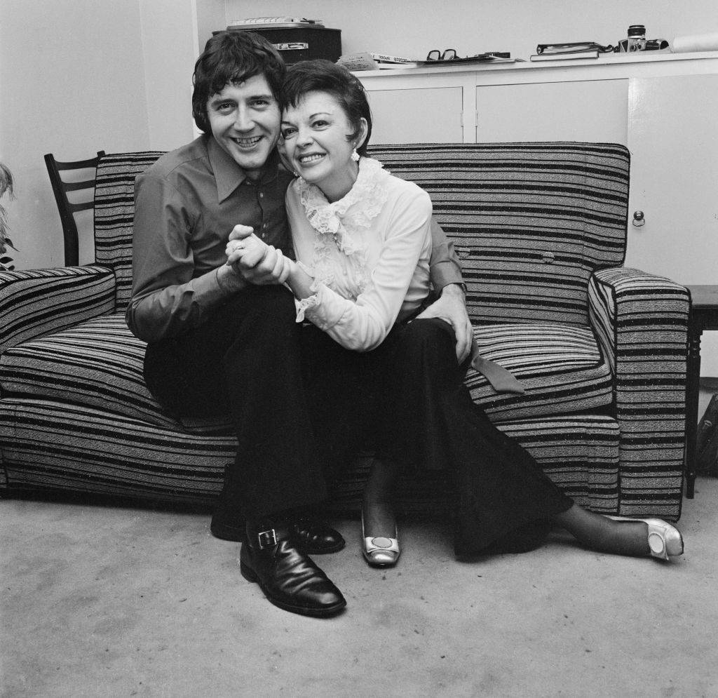judy garland with mickey deans in their home