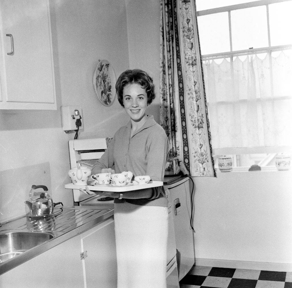 julie andrews in her kitchen with tea in 1959