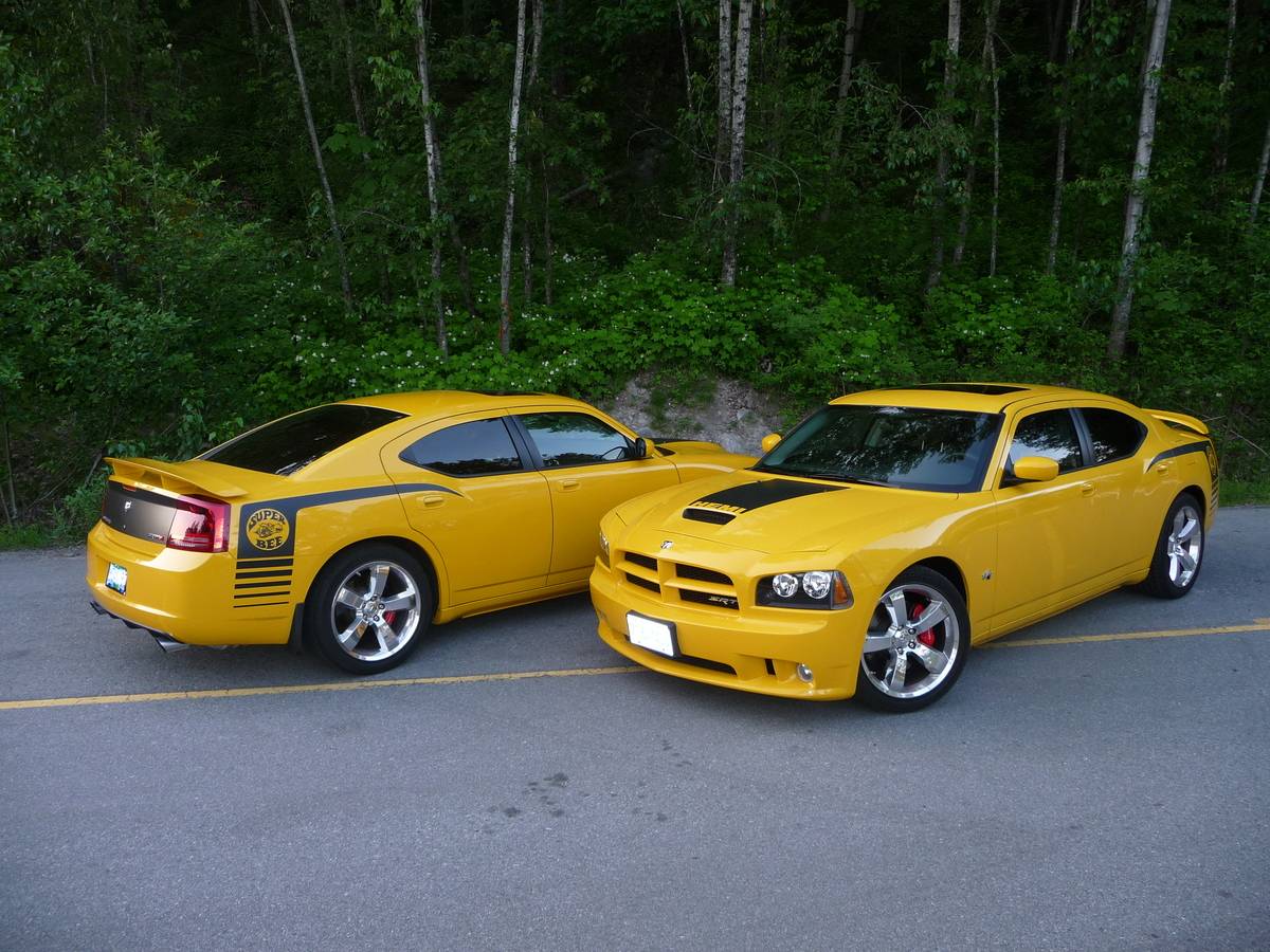 2007_Dodge_Charger_SRT8_Super_Bee