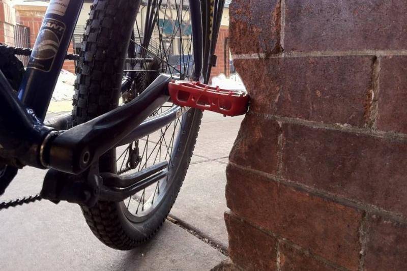 bike-pedals-eroding-wall-85884