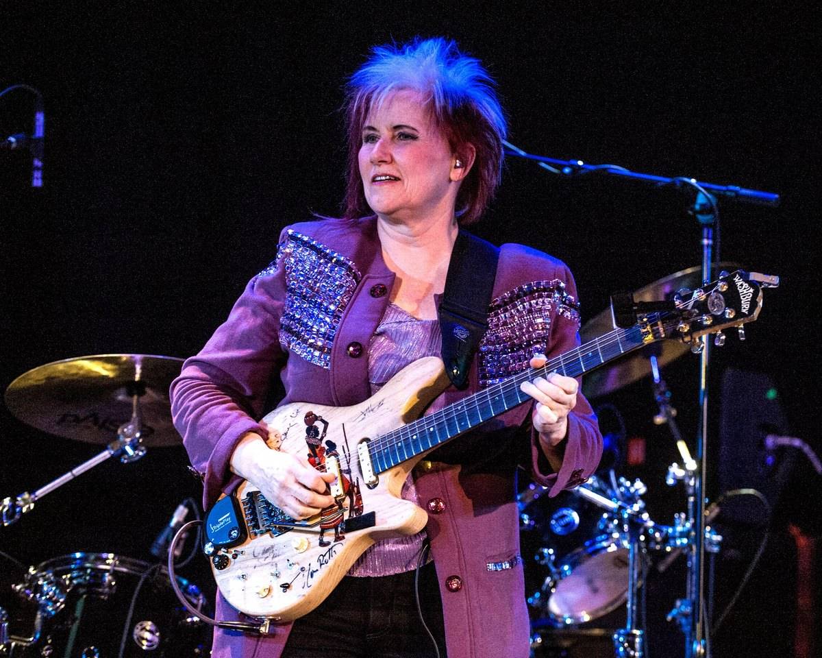 Jennifer Batten Live