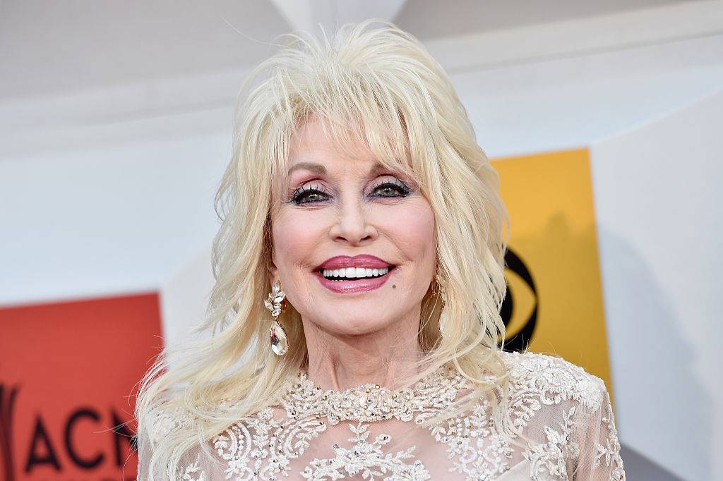 Dolly Parton smiling on the red carpet
