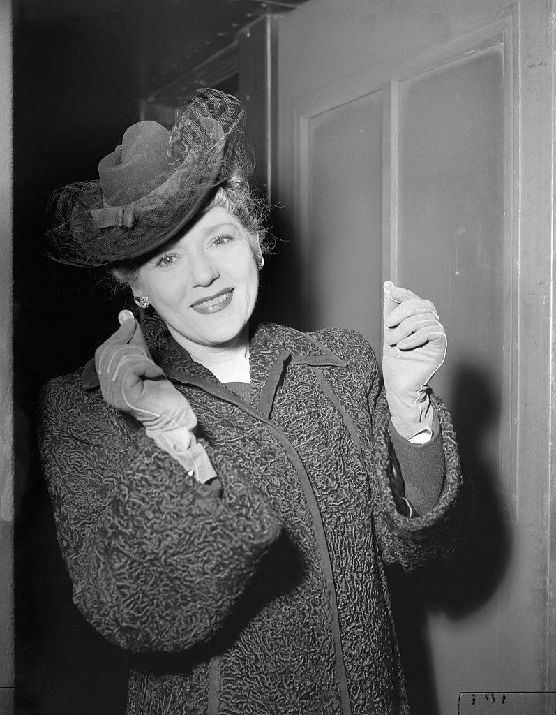 woman in 1940s wearing a mini bowler hat