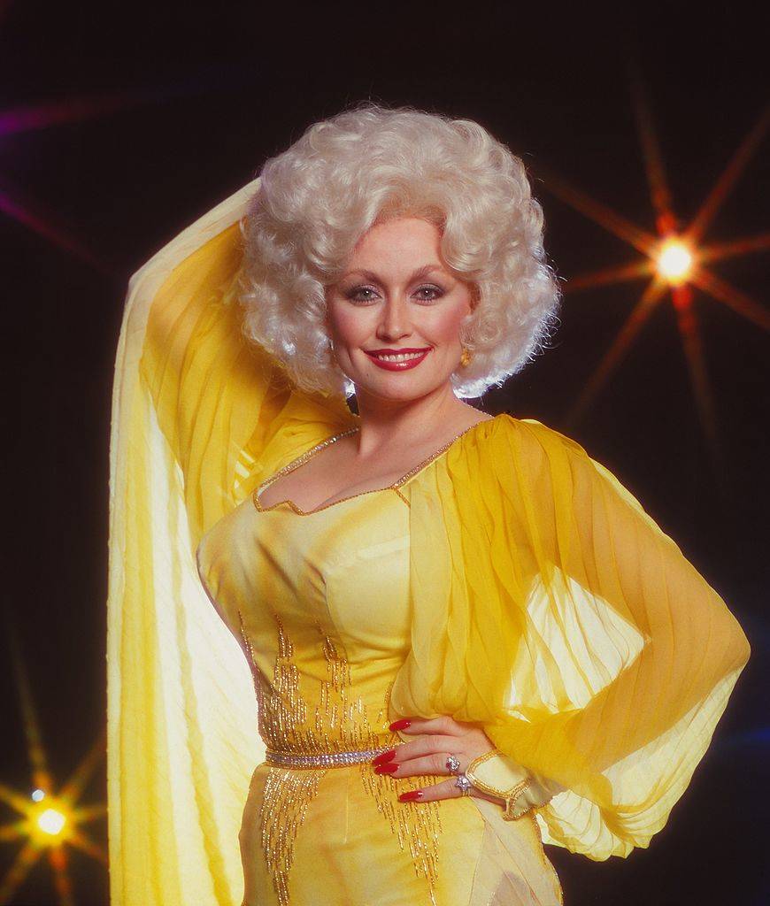 Dolly Parton in a yellow outfit in 1978