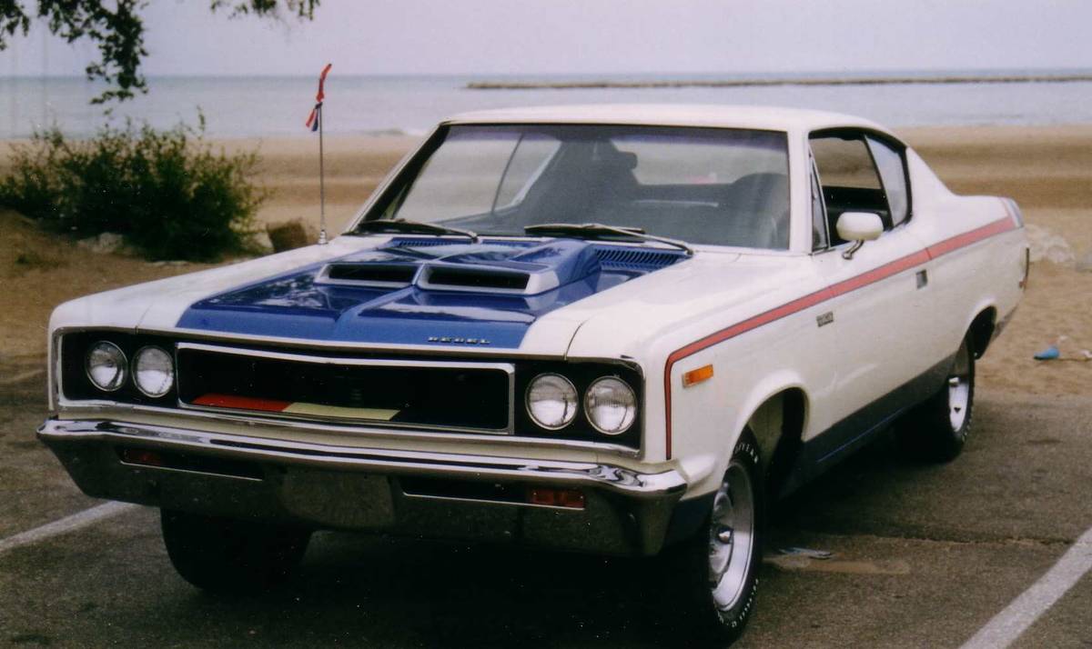 1970_AMC_The_Machine_2-door_muscle_car_in_RWB_trim_by_lake