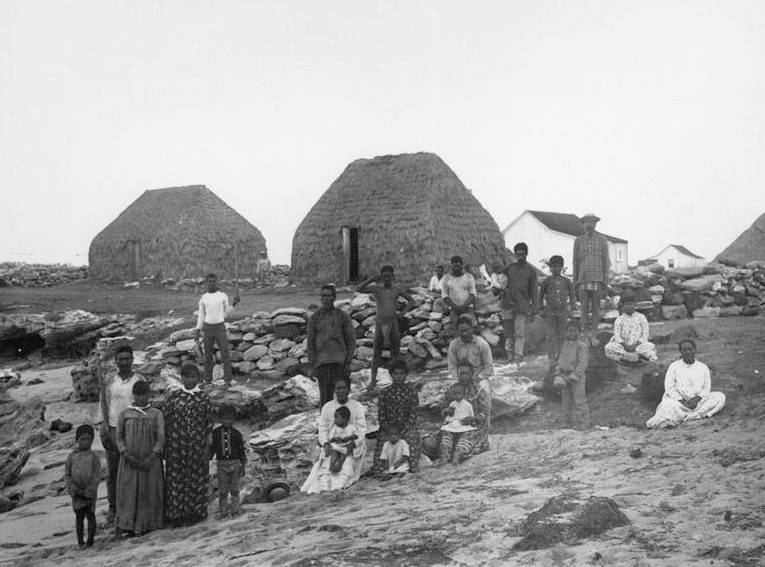 Hawaiian_Islands,_Hale,_Niihau,_1885,_taken_by_Francis_Sinclair