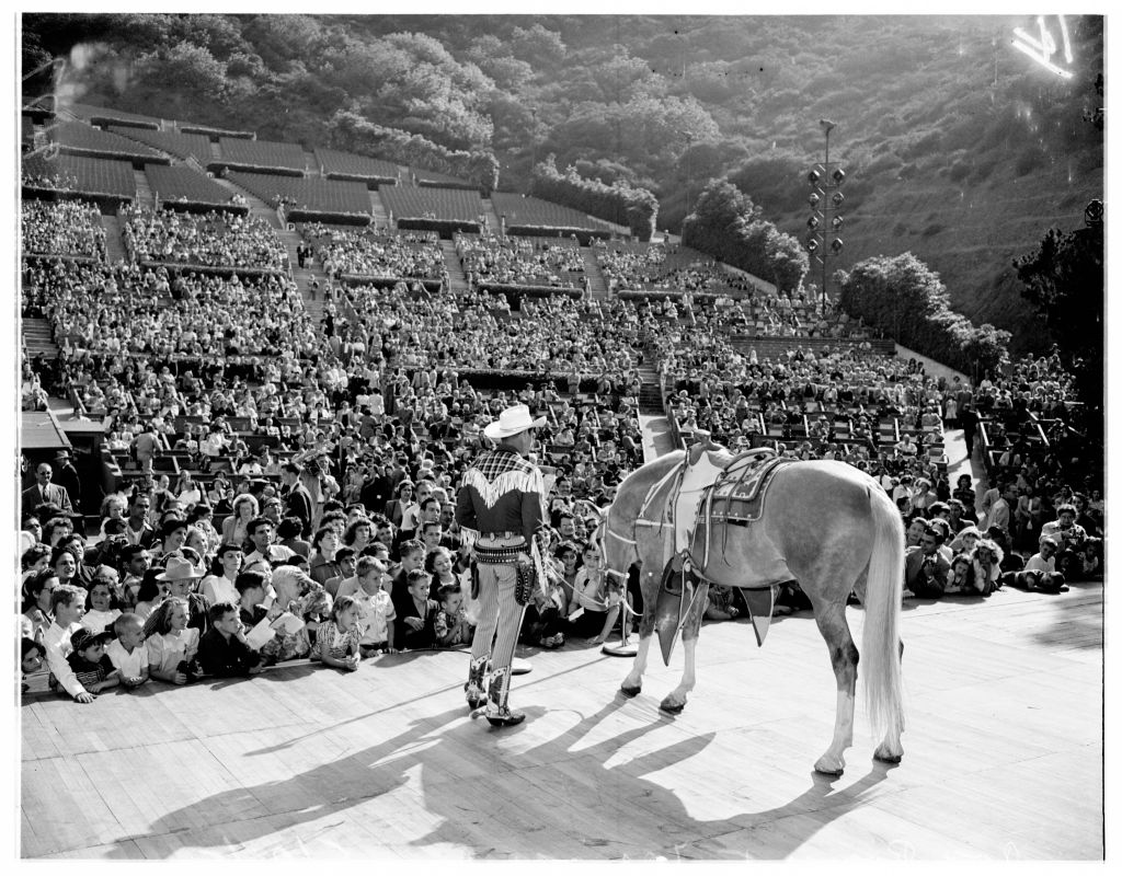 Trigger And Roy In Front Of Crowd 