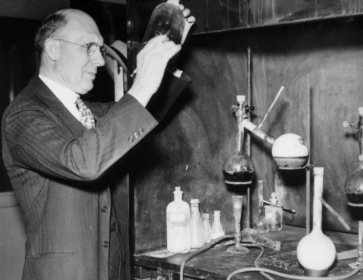 charles-kettering-in-research-lab.-35064