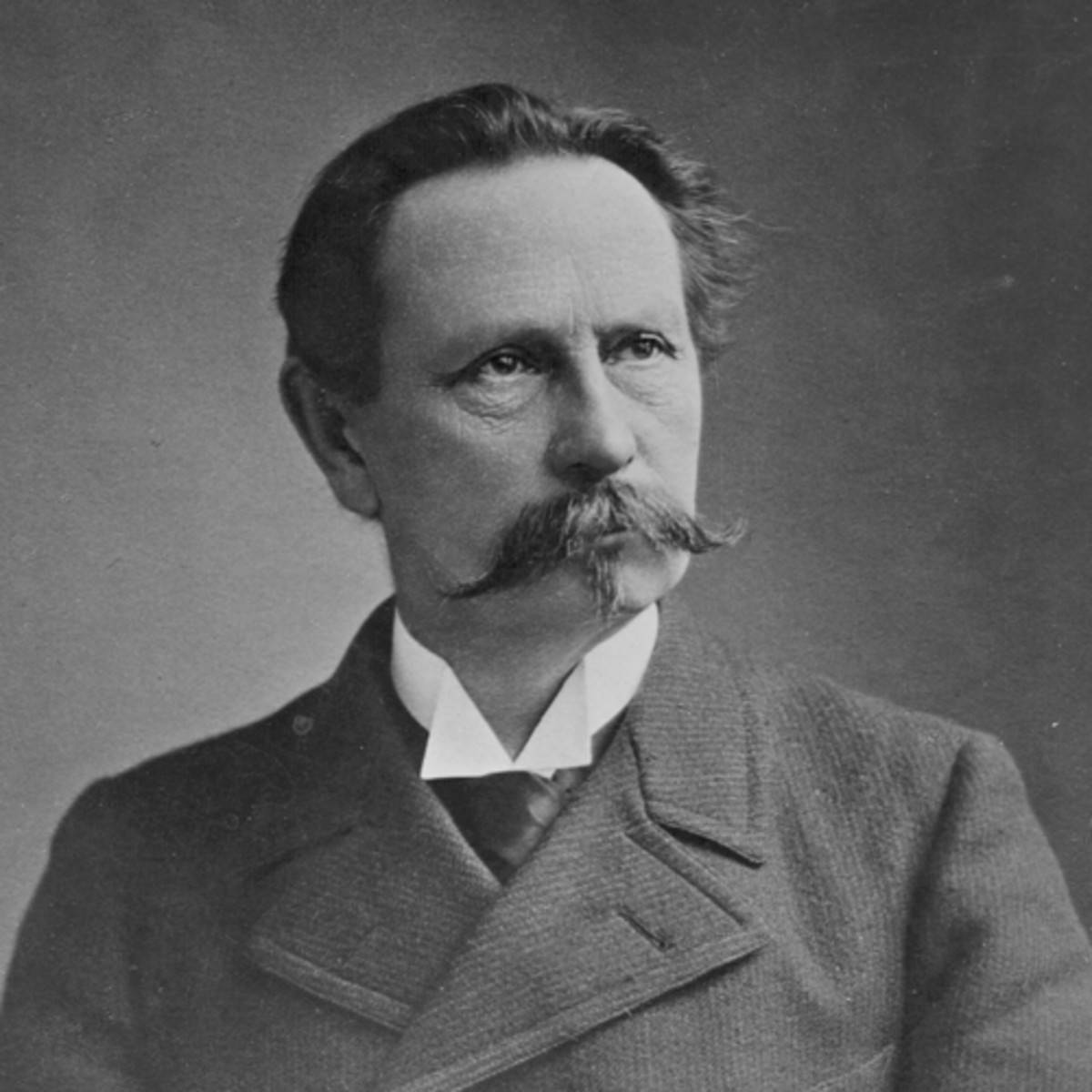 karl-benz_500x500_gettyimages-2661978