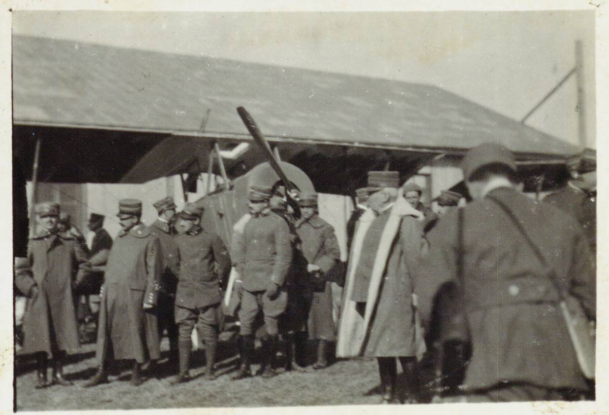 His Excellency general Cadorna in conference with the officers who made the Ljubljana raid