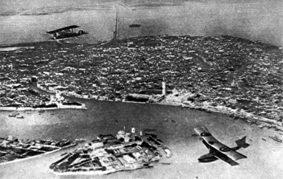Italy, 1918, World War I, Venice bombarded by German planes.
